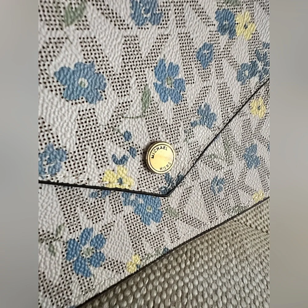 Michael Kors- Floral Envelope Belt Bag Size: L/XL - Picture 3 of 6